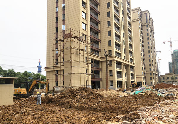 園林二期室外管網(wǎng)開(kāi)挖1_副本.jpg 園林二期室外管網(wǎng)開(kāi)挖1_副本.jpg