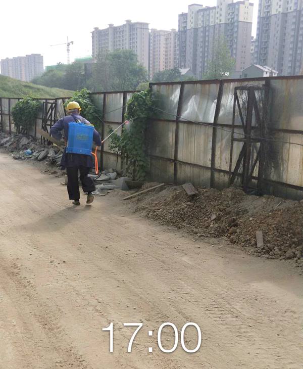 臨時施工通道噴灑驅(qū)蚊藥水_副本.jpg 臨時施工通道噴灑驅(qū)蚊藥水_副本.jpg
